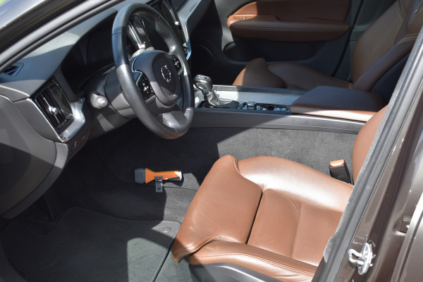 Volvo V60 2.0 T5 Inscription Leer | Pano Dak | ACC | Stoelverwarming | Park V+A | Styling Kit