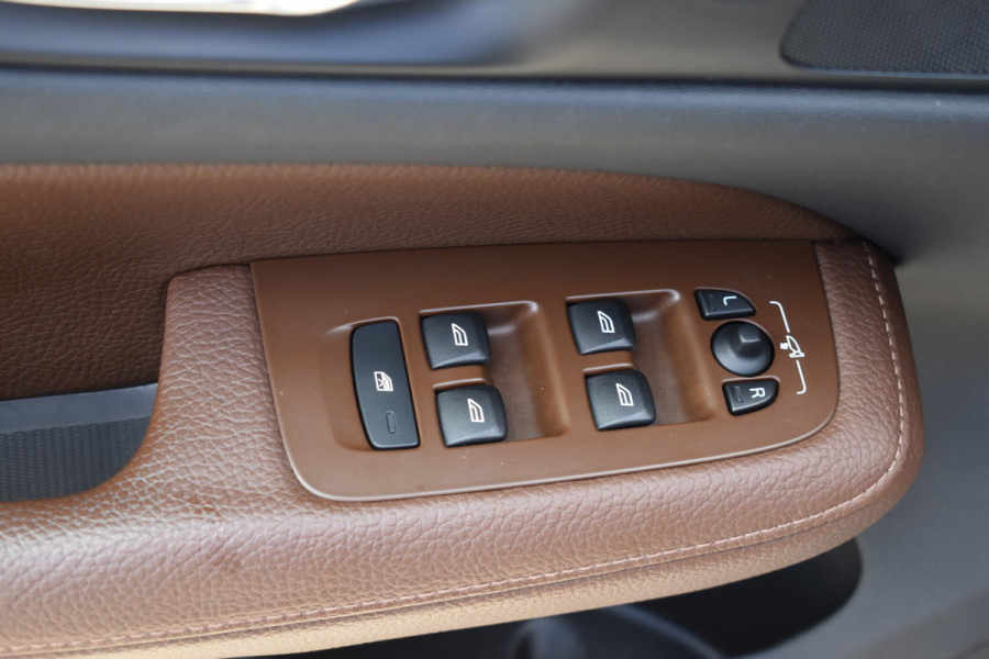 Volvo V60 2.0 T5 Inscription Leer | Pano Dak | ACC | Stoelverwarming | Park V+A | Styling Kit
