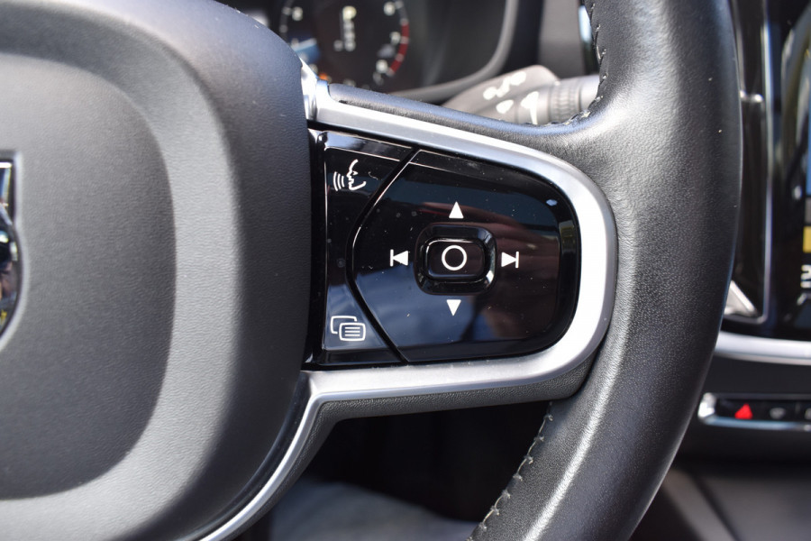 Volvo V60 2.0 T5 Inscription Leer | Pano Dak | ACC | Stoelverwarming | Park V+A | Styling Kit