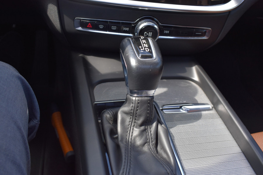 Volvo V60 2.0 T5 Inscription Leer | Pano Dak | ACC | Stoelverwarming | Park V+A | Styling Kit