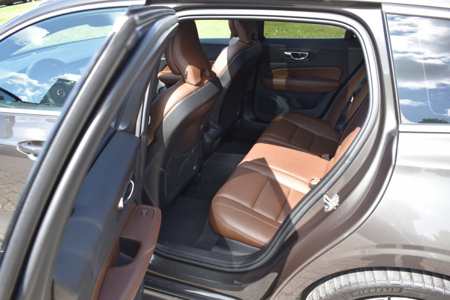 Volvo V60 2.0 T5 Inscription Leer | Pano Dak | ACC | Stoelverwarming | Park V+A | Styling Kit