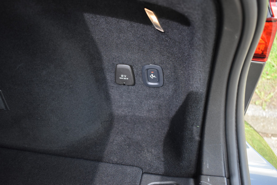Volvo V60 2.0 T5 Inscription Leer | Pano Dak | ACC | Stoelverwarming | Park V+A | Styling Kit