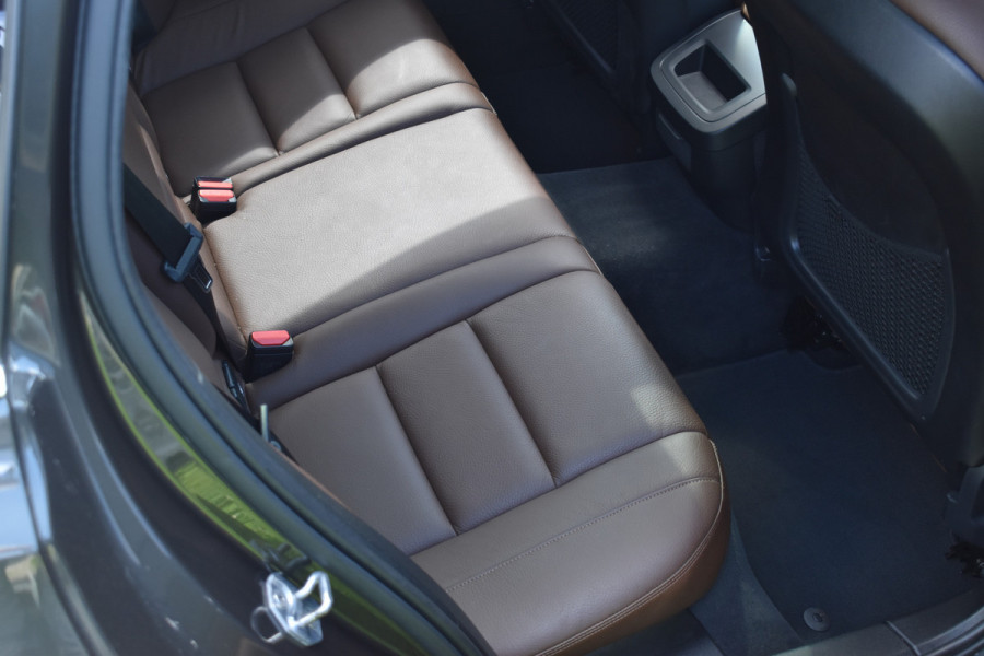 Volvo V60 2.0 T5 Inscription Leer | Pano Dak | ACC | Stoelverwarming | Park V+A | Styling Kit