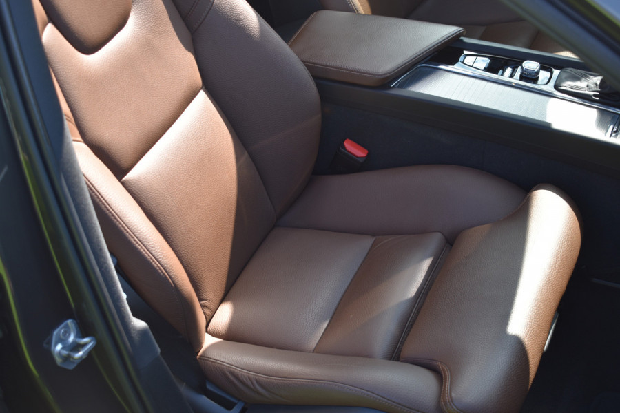 Volvo V60 2.0 T5 Inscription Leer | Pano Dak | ACC | Stoelverwarming | Park V+A | Styling Kit