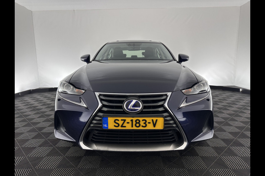Lexus IS 300h Hybrid Business Line Aut. *PANO | LEATHER-MICROFIBRE | FULL-LED | NAVI-FULLMAP | HEATED-COMFORTSEATS | CAMERA | ECC | SHIFT-PADDLES | PDC | CRUISE | 17''ALU*