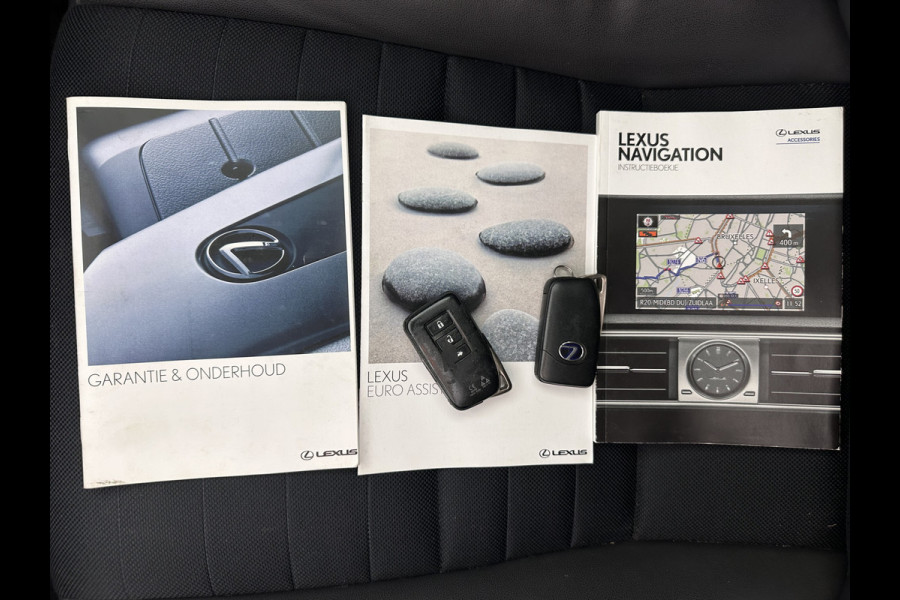 Lexus IS 300h Hybrid Business Line Aut. *PANO | LEATHER-MICROFIBRE | FULL-LED | NAVI-FULLMAP | HEATED-COMFORTSEATS | CAMERA | ECC | SHIFT-PADDLES | PDC | CRUISE | 17''ALU*