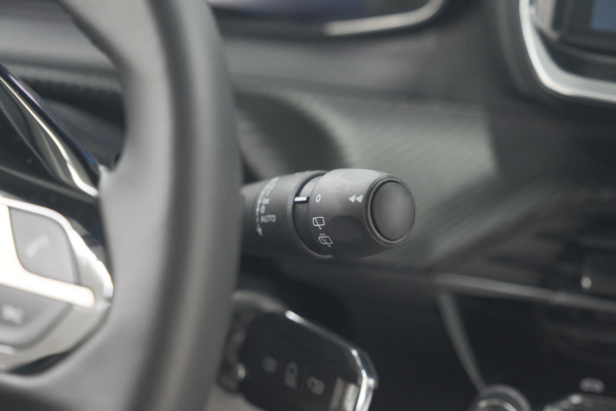 Peugeot 2008 Hybrid 136 e-DCS6 Allure | 360 Camera | Adaptieve Cruise Control | Dodehoekdetectie | Navigatie Peugeot 2008 Hybrid 136 e-DCS6 Allure | 360 Camera | Adaptieve Cruise Control | Dodehoekdetectie | Navigatie