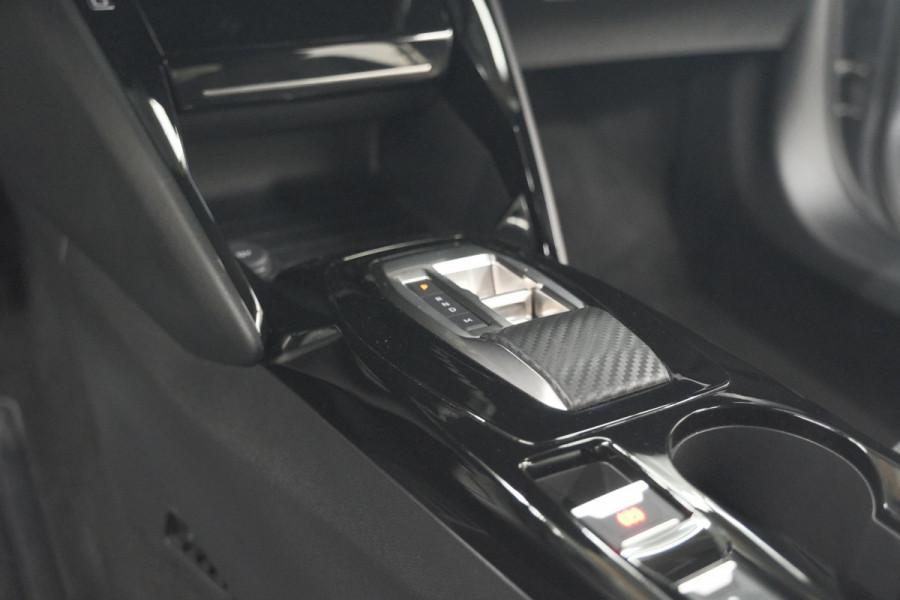 Peugeot 2008 Hybrid 136 e-DCS6 Allure | 360 Camera | Adaptieve Cruise Control | Dodehoekdetectie | Navigatie Peugeot 2008 Hybrid 136 e-DCS6 Allure | 360 Camera | Adaptieve Cruise Control | Dodehoekdetectie | Navigatie