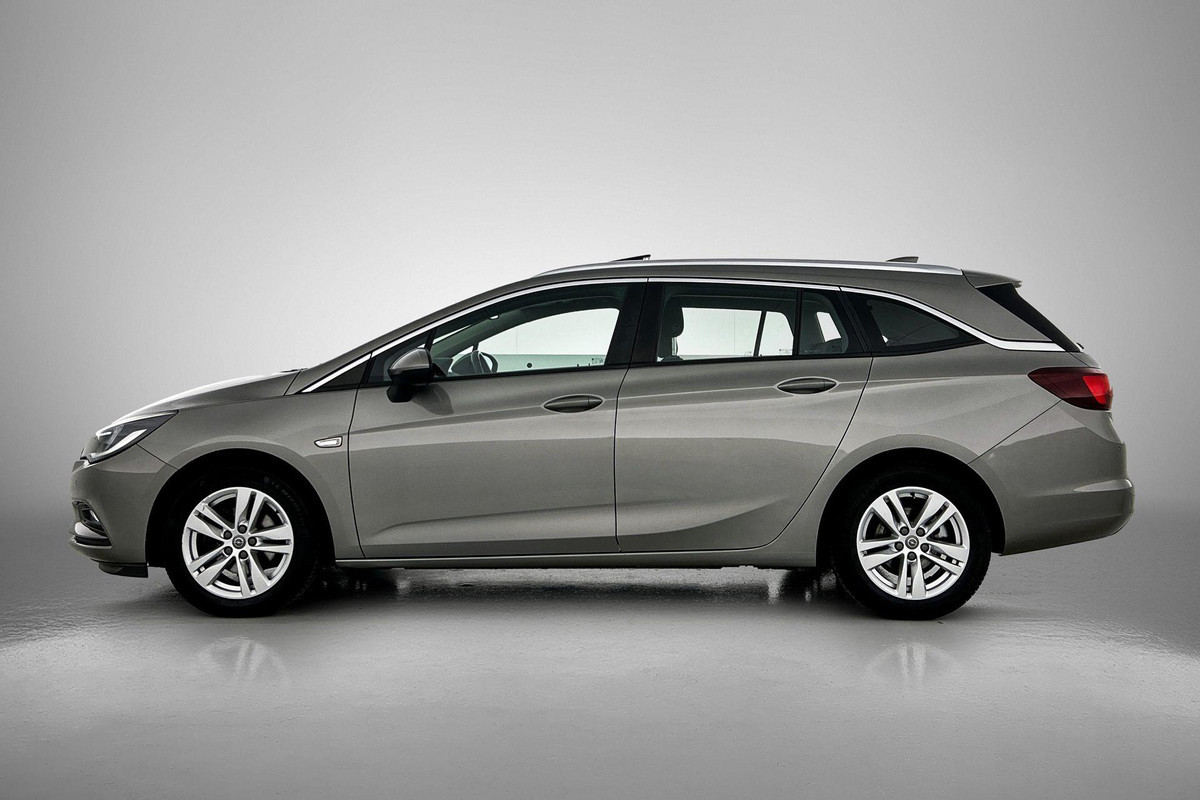 Opel Astra Sports Tourer 1.0 Online Edition (TREKHAAK, PANORAMADAK, CAMERA, CLIMA, NAVIGATIE, CRUISE, GOED ONDERHOUDEN) Opel Astra Sports Tourer 1.0 Online Edition (TREKHAAK, PANORAMADAK, CAMERA, CLIMA, NAVIGATIE, CRUISE, GOED ONDERHOUDEN)
