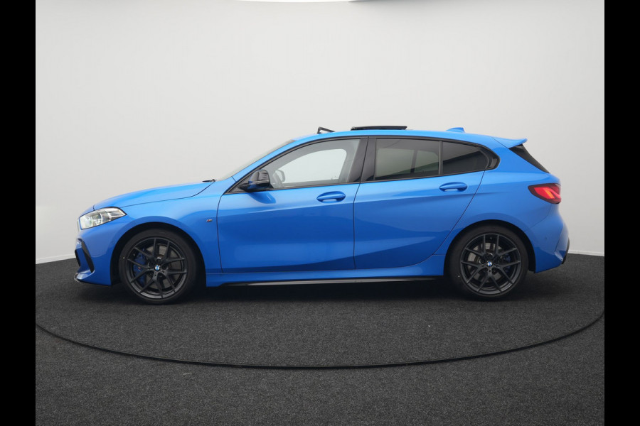 BMW 1-serie M135i xDrive 306pk Dealer O.H Competition Sportstoelen | Panodak | Head Up | Adaptive Cruise |  Blis | Keyless | Apple Carplay | Virtual | Stuurverwarming | Navigatie | DAB |