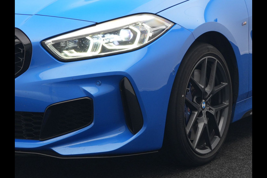BMW 1-serie M135i xDrive 306pk Dealer O.H Competition Sportstoelen | Panodak | Head Up | Adaptive Cruise |  Blis | Keyless | Apple Carplay | Virtual | Stuurverwarming | Navigatie | DAB |