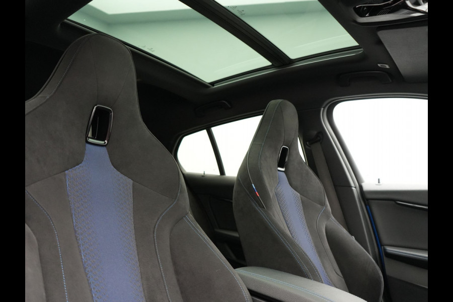 BMW 1-serie M135i xDrive 306pk Dealer O.H Competition Sportstoelen | Panodak | Head Up | Adaptive Cruise |  Blis | Keyless | Apple Carplay | Virtual | Stuurverwarming | Navigatie | DAB |