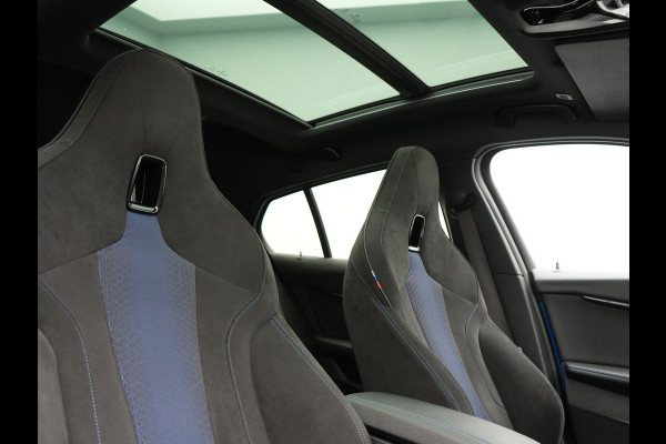 BMW 1-serie M135i xDrive 306pk Dealer O.H Competition Sportstoelen | Panodak | Head Up | Adaptive Cruise |  Blis | Keyless | Apple Carplay | Virtual | Stuurverwarming | Navigatie | DAB |