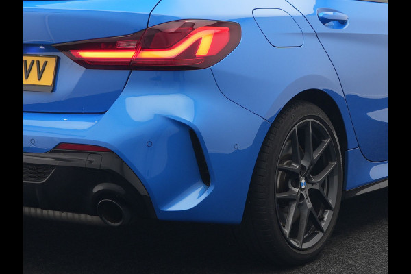 BMW 1-serie M135i xDrive 306pk Dealer O.H Competition Sportstoelen | Panodak | Head Up | Adaptive Cruise |  Blis | Keyless | Apple Carplay | Virtual | Stuurverwarming | Navigatie | DAB |