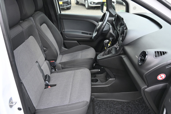Mercedes-Benz Citan 110 CDI L1 Pro 3 Zitplaatsen, MBUX met navigatie en camera