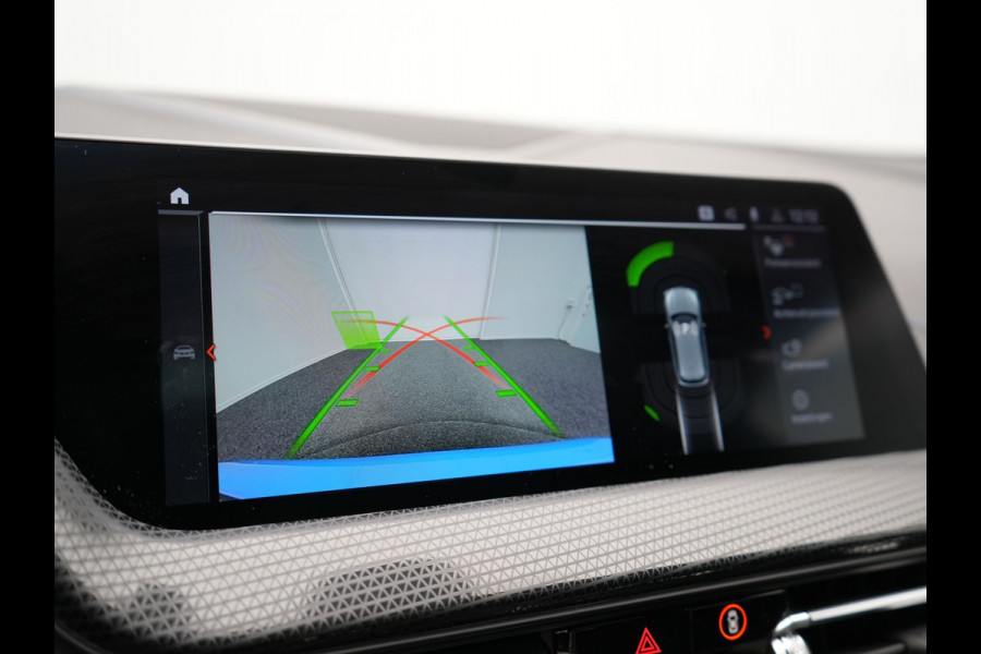 BMW 1-serie M135i xDrive 306pk Dealer O.H Competition Sportstoelen | Panodak | Head Up | Adaptive Cruise |  Blis | Keyless | Apple Carplay | Virtual | Stuurverwarming | Navigatie | DAB |