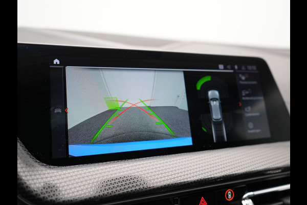 BMW 1-serie M135i xDrive 306pk Dealer O.H Competition Sportstoelen | Panodak | Head Up | Adaptive Cruise |  Blis | Keyless | Apple Carplay | Virtual | Stuurverwarming | Navigatie | DAB |