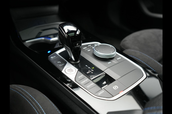 BMW 1-serie M135i xDrive 306pk Dealer O.H Competition Sportstoelen | Panodak | Head Up | Adaptive Cruise |  Blis | Keyless | Apple Carplay | Virtual | Stuurverwarming | Navigatie | DAB |