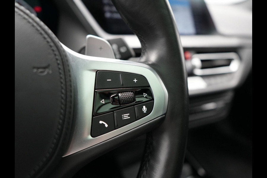 BMW 1-serie M135i xDrive 306pk Dealer O.H Competition Sportstoelen | Panodak | Head Up | Adaptive Cruise |  Blis | Keyless | Apple Carplay | Virtual | Stuurverwarming | Navigatie | DAB |