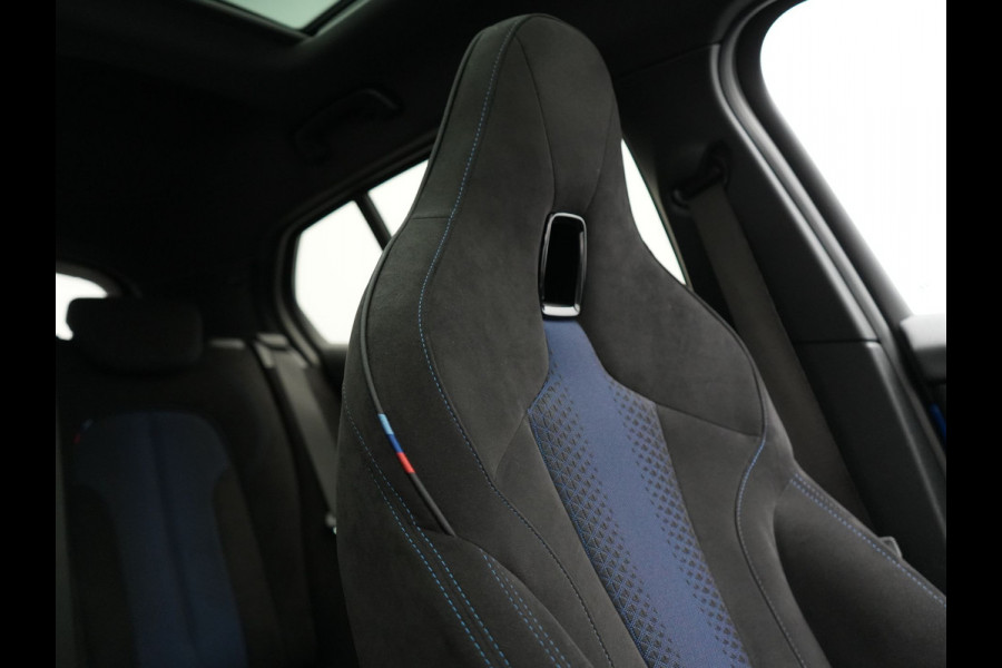 BMW 1-serie M135i xDrive 306pk Dealer O.H Competition Sportstoelen | Panodak | Head Up | Adaptive Cruise |  Blis | Keyless | Apple Carplay | Virtual | Stuurverwarming | Navigatie | DAB |