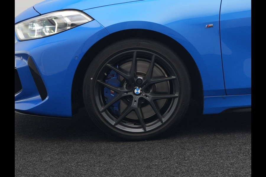 BMW 1-serie M135i xDrive 306pk Dealer O.H Competition Sportstoelen | Panodak | Head Up | Adaptive Cruise |  Blis | Keyless | Apple Carplay | Virtual | Stuurverwarming | Navigatie | DAB |