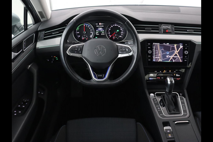 Volkswagen Passat 1.4 TSI PHEV GTE | Trekhaak | Camera | Adaptive cruise | Carplay | Navigatie | Matrix LED | Parkeerhulp | Bluetooth