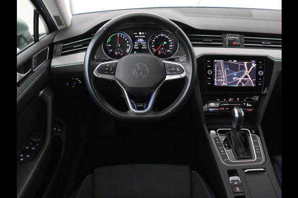 Volkswagen Passat 1.4 TSI PHEV GTE | Trekhaak | Camera | Adaptive cruise | Carplay | Navigatie | Matrix LED | Parkeerhulp | Bluetooth