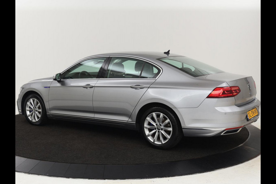 Volkswagen Passat 1.4 TSI PHEV GTE | Trekhaak | Camera | Adaptive cruise | Carplay | Navigatie | Matrix LED | Parkeerhulp | Bluetooth