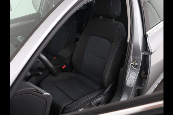 Volkswagen Passat 1.4 TSI PHEV GTE | Trekhaak | Camera | Adaptive cruise | Carplay | Navigatie | Matrix LED | Parkeerhulp | Bluetooth