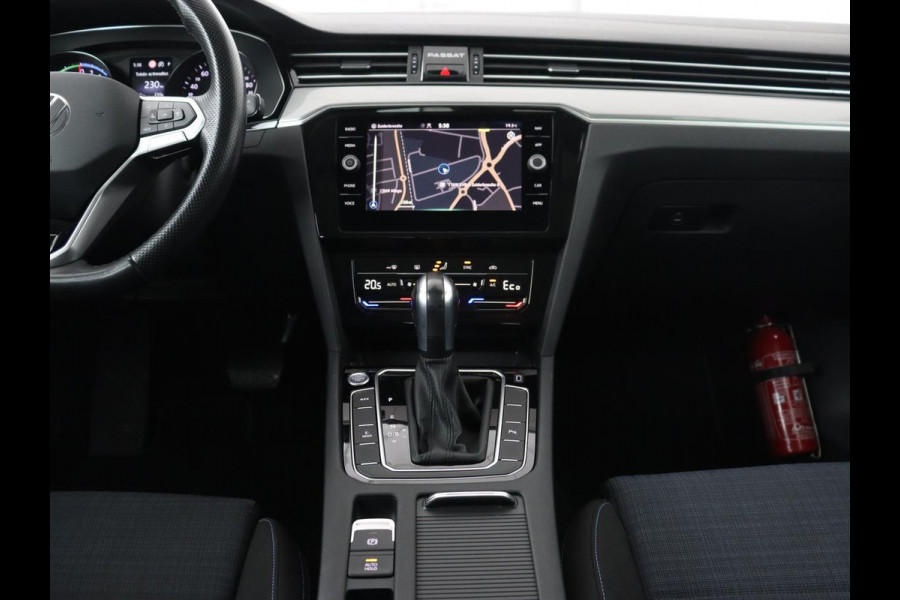 Volkswagen Passat 1.4 TSI PHEV GTE | Trekhaak | Camera | Adaptive cruise | Carplay | Navigatie | Matrix LED | Parkeerhulp | Bluetooth