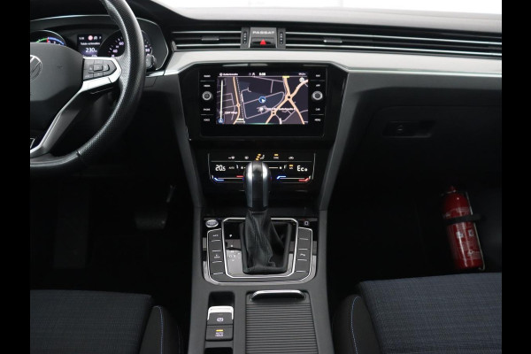 Volkswagen Passat 1.4 TSI PHEV GTE | Trekhaak | Camera | Adaptive cruise | Carplay | Navigatie | Matrix LED | Parkeerhulp | Bluetooth