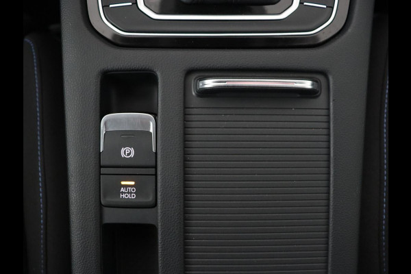 Volkswagen Passat 1.4 TSI PHEV GTE | Trekhaak | Camera | Adaptive cruise | Carplay | Navigatie | Matrix LED | Parkeerhulp | Bluetooth