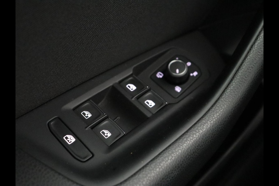 Volkswagen Passat 1.4 TSI PHEV GTE | Trekhaak | Camera | Adaptive cruise | Carplay | Navigatie | Matrix LED | Parkeerhulp | Bluetooth