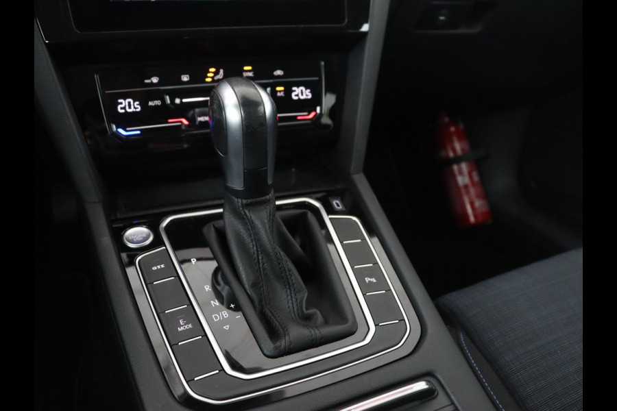 Volkswagen Passat 1.4 TSI PHEV GTE | Trekhaak | Camera | Adaptive cruise | Carplay | Navigatie | Matrix LED | Parkeerhulp | Bluetooth