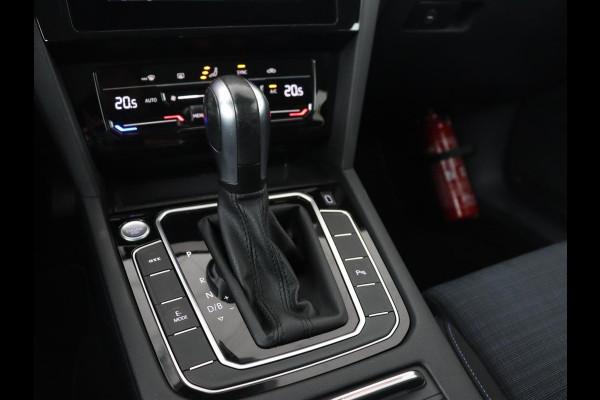 Volkswagen Passat 1.4 TSI PHEV GTE | Trekhaak | Camera | Adaptive cruise | Carplay | Navigatie | Matrix LED | Parkeerhulp | Bluetooth