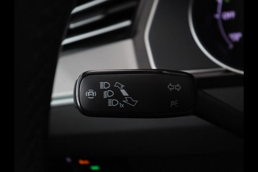 Volkswagen Passat 1.4 TSI PHEV GTE | Trekhaak | Camera | Adaptive cruise | Carplay | Navigatie | Matrix LED | Parkeerhulp | Bluetooth