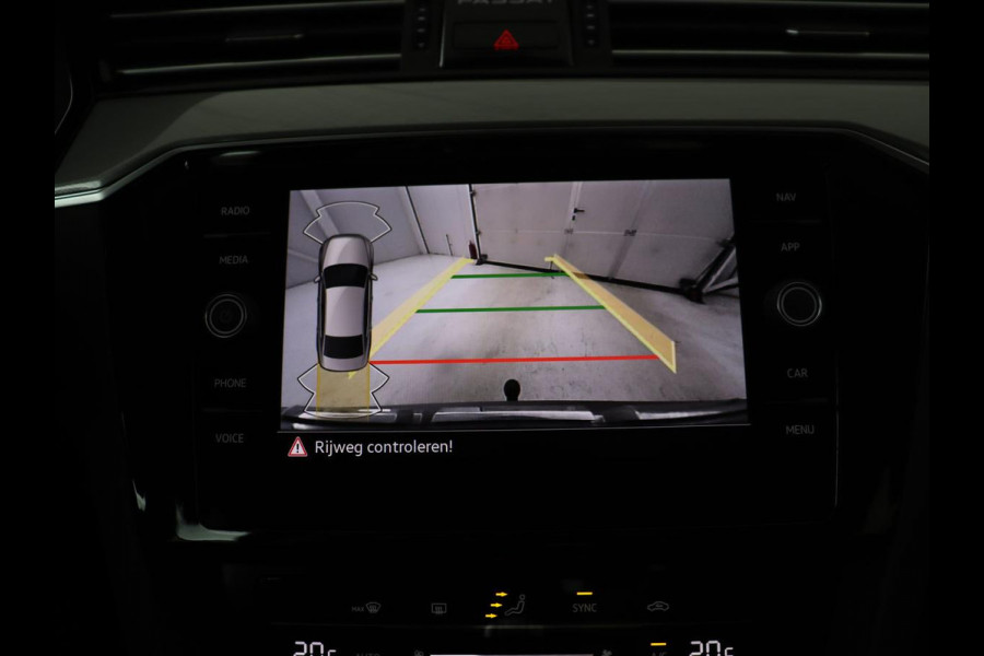 Volkswagen Passat 1.4 TSI PHEV GTE | Trekhaak | Camera | Adaptive cruise | Carplay | Navigatie | Matrix LED | Parkeerhulp | Bluetooth