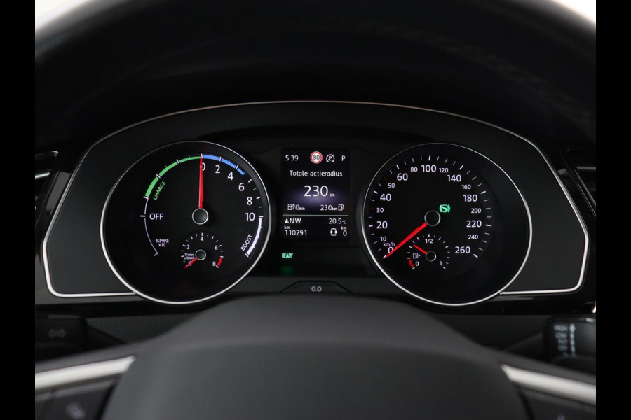 Volkswagen Passat 1.4 TSI PHEV GTE | Trekhaak | Camera | Adaptive cruise | Carplay | Navigatie | Matrix LED | Parkeerhulp | Bluetooth