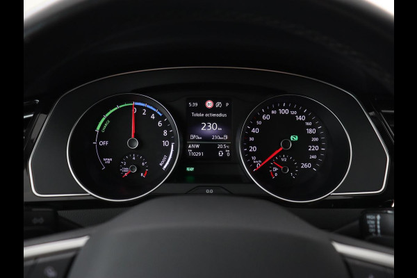 Volkswagen Passat 1.4 TSI PHEV GTE | Trekhaak | Camera | Adaptive cruise | Carplay | Navigatie | Matrix LED | Parkeerhulp | Bluetooth