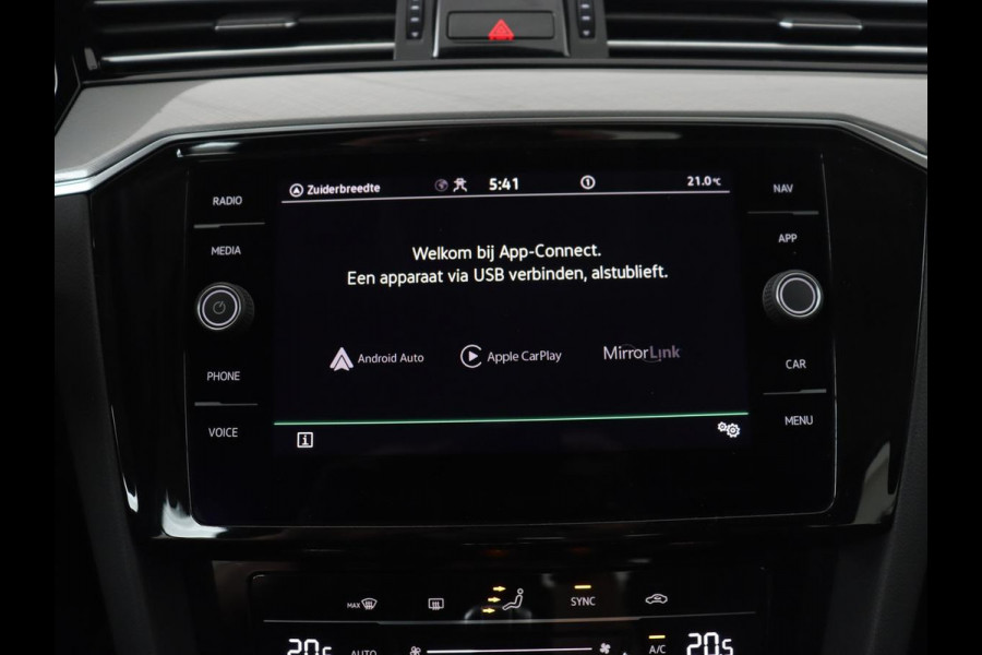Volkswagen Passat 1.4 TSI PHEV GTE | Trekhaak | Camera | Adaptive cruise | Carplay | Navigatie | Matrix LED | Parkeerhulp | Bluetooth