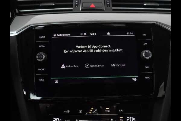 Volkswagen Passat 1.4 TSI PHEV GTE | Trekhaak | Camera | Adaptive cruise | Carplay | Navigatie | Matrix LED | Parkeerhulp | Bluetooth