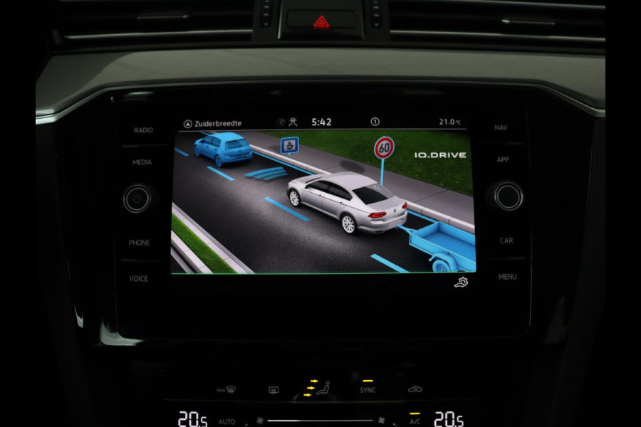 Volkswagen Passat 1.4 TSI PHEV GTE | Trekhaak | Camera | Adaptive cruise | Carplay | Navigatie | Matrix LED | Parkeerhulp | Bluetooth