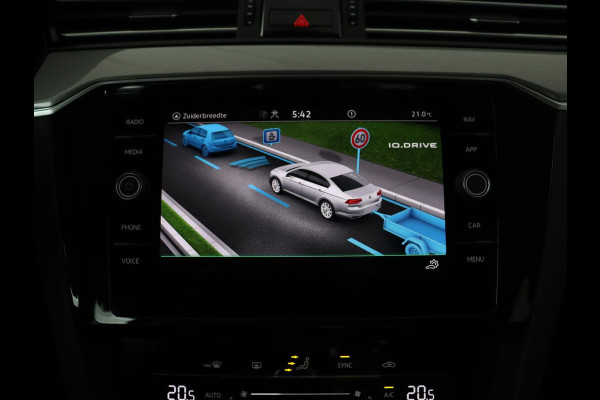 Volkswagen Passat 1.4 TSI PHEV GTE | Trekhaak | Camera | Adaptive cruise | Carplay | Navigatie | Matrix LED | Parkeerhulp | Bluetooth
