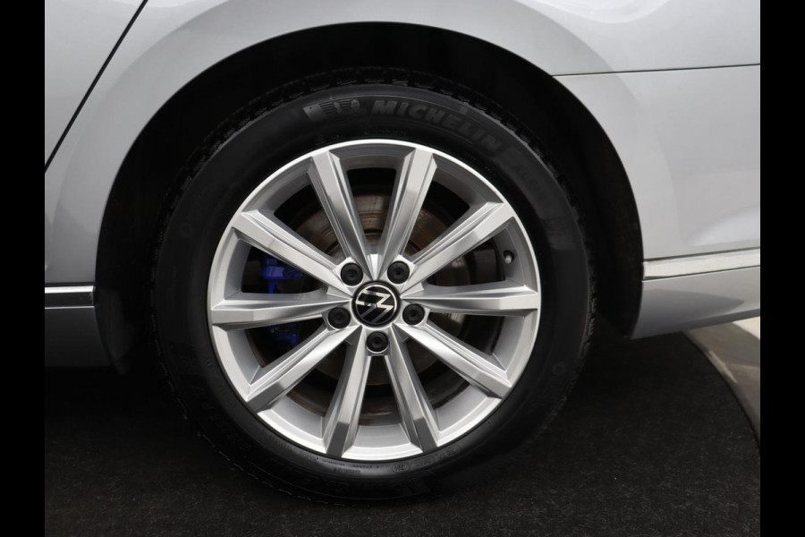 Volkswagen Passat 1.4 TSI PHEV GTE | Trekhaak | Camera | Adaptive cruise | Carplay | Navigatie | Matrix LED | Parkeerhulp | Bluetooth