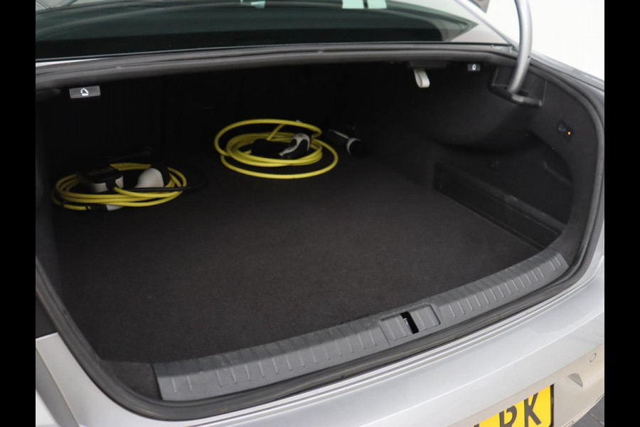 Volkswagen Passat 1.4 TSI PHEV GTE | Trekhaak | Camera | Adaptive cruise | Carplay | Navigatie | Matrix LED | Parkeerhulp | Bluetooth