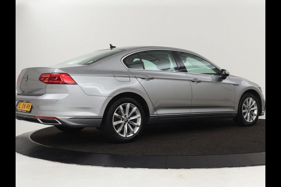 Volkswagen Passat 1.4 TSI PHEV GTE | Trekhaak | Camera | Adaptive cruise | Carplay | Navigatie | Matrix LED | Parkeerhulp | Bluetooth