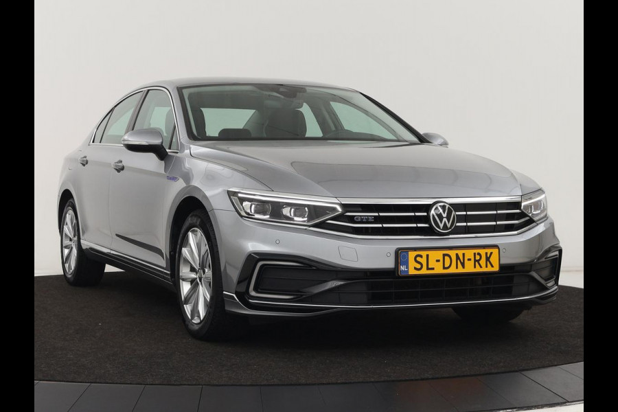 Volkswagen Passat 1.4 TSI PHEV GTE | Trekhaak | Camera | Adaptive cruise | Carplay | Navigatie | Matrix LED | Parkeerhulp | Bluetooth