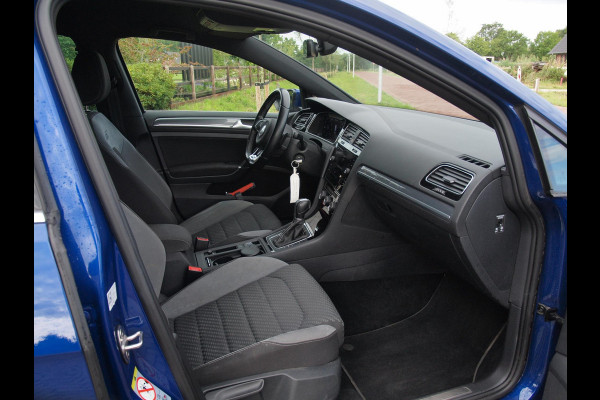 Volkswagen GOLF Variant 1.5 TSI Highline Business R | Lapiz Blue Metallic | Trekhaak | NL-Auto | Virtual Cockpit |