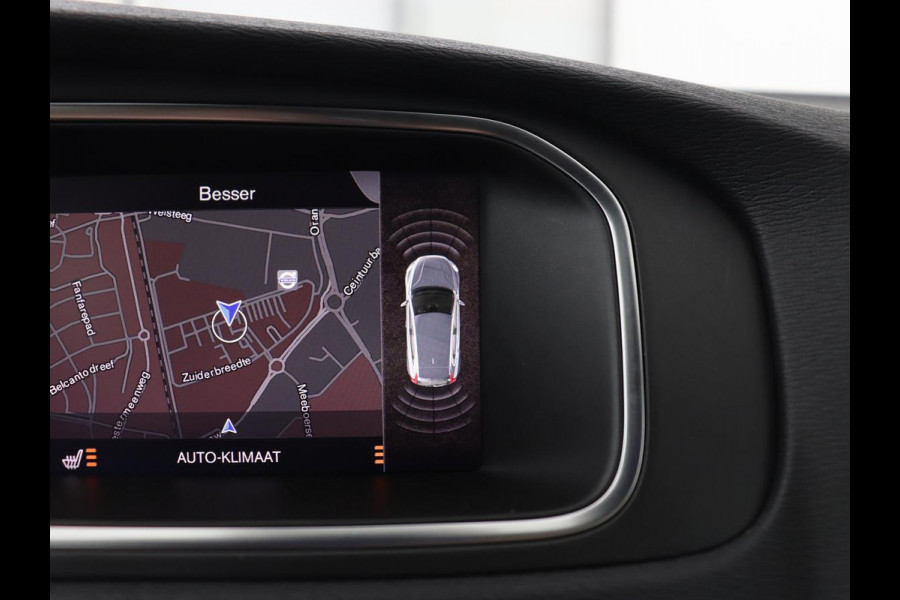 Volvo V40 2.0 T4 Business Sport | Stoelverwarming | Leder/Alcantara | Full LED | Navigatie | Climate control | Climate control | Parkeerhulp | R-Design