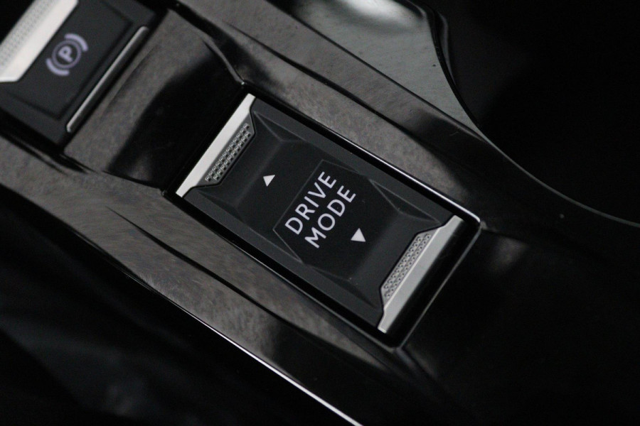 Peugeot 208 1.2 PureTech Allure (CRUISE CONTROL, NAVIGATIE, LANE-ASSIST, BLUETOOTH, NL-AUTO)